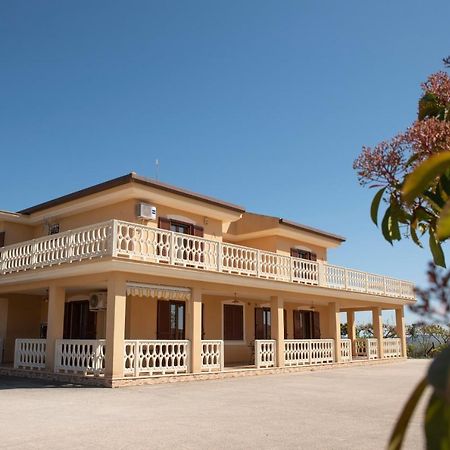 B&B La Terrazza Degli Scrittori 라칼무토 외부 사진