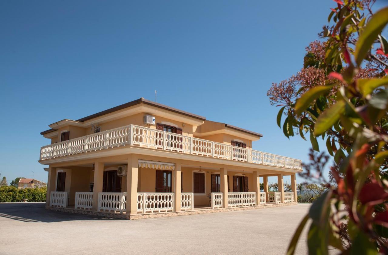 B&B La Terrazza Degli Scrittori 라칼무토 외부 사진